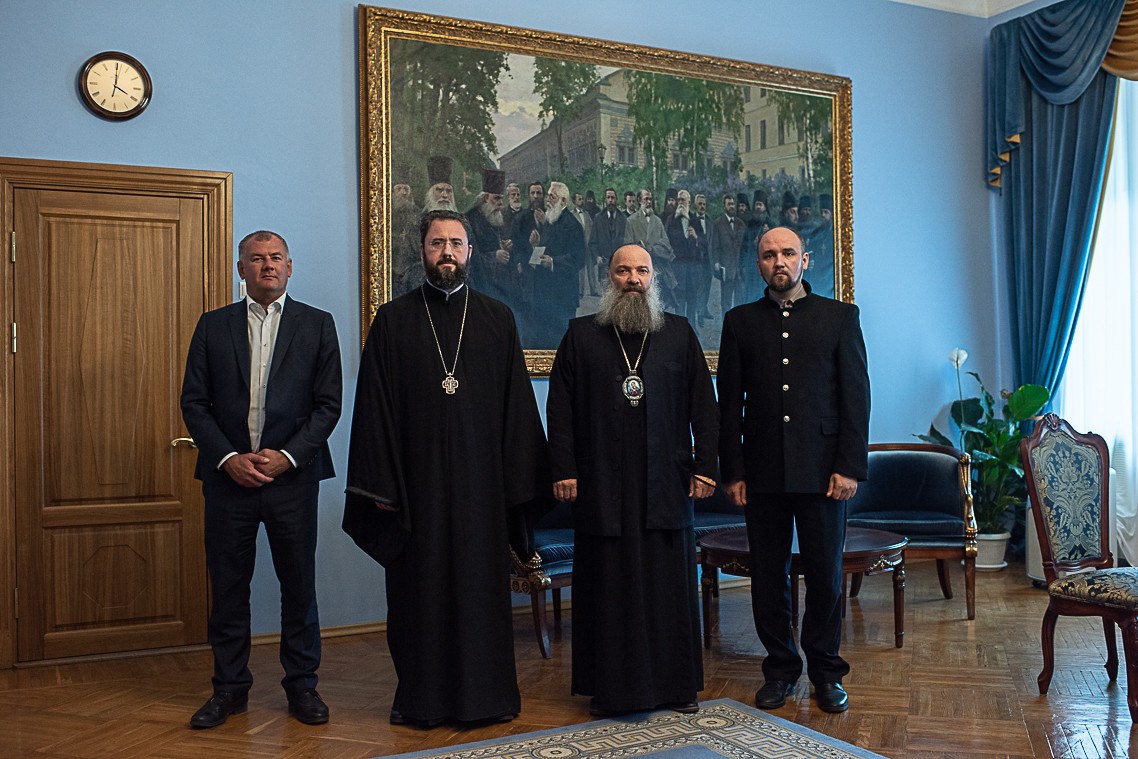 ректор коломенской духовной. иеромонах корнилий зайцев. ректор мда и с в 1997 году. ректор духовной семинарии. митрополит тамбовский феодосий.